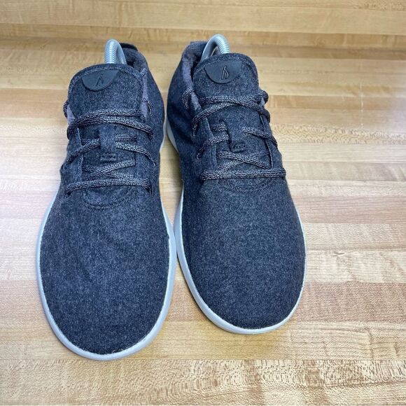 Athletic_Shoes